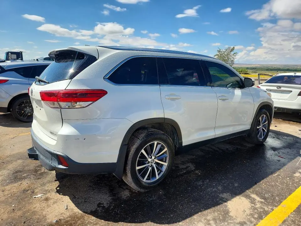 2019 TOYOTA HIGHLANDER XLE  
