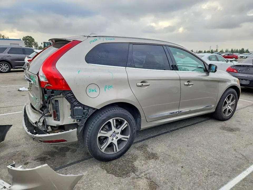 2014 VOLVO XC60 T6  