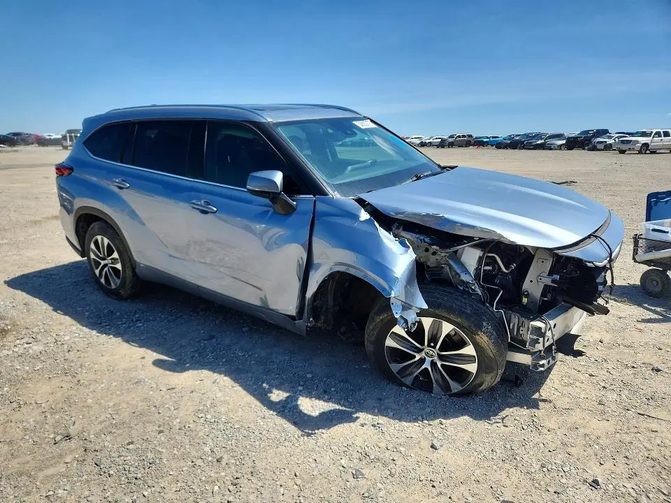 2021 TOYOTA HIGHLANDER XLE  