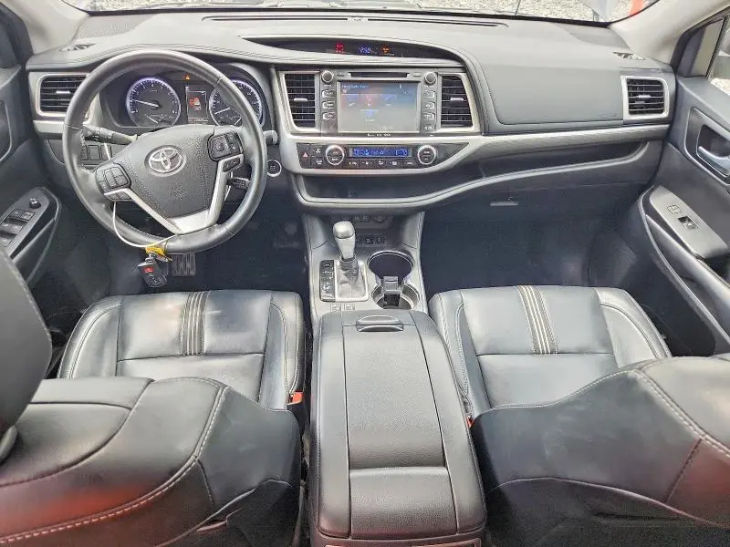 2018 TOYOTA HIGHLANDER SE  