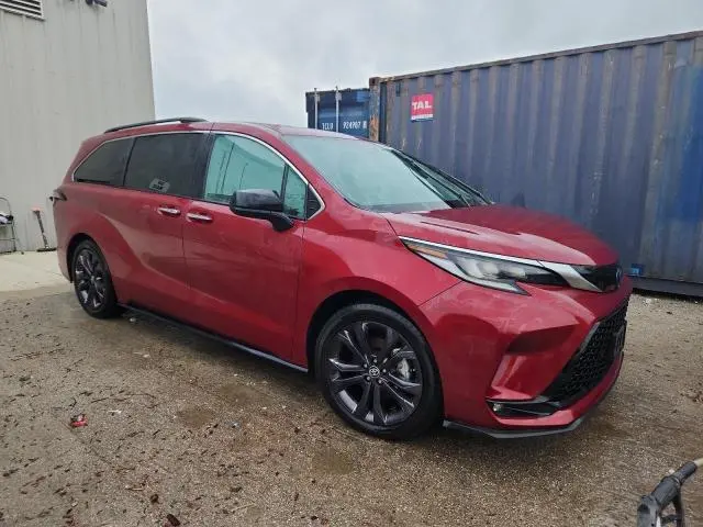 2022 TOYOTA SIENNA XSE  