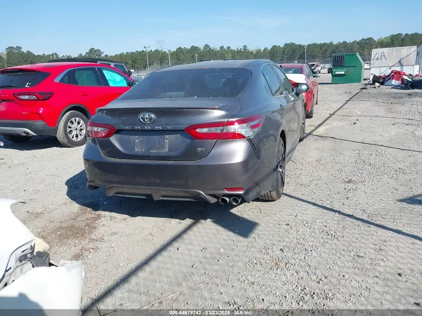 2018 TOYOTA CAMRY SE