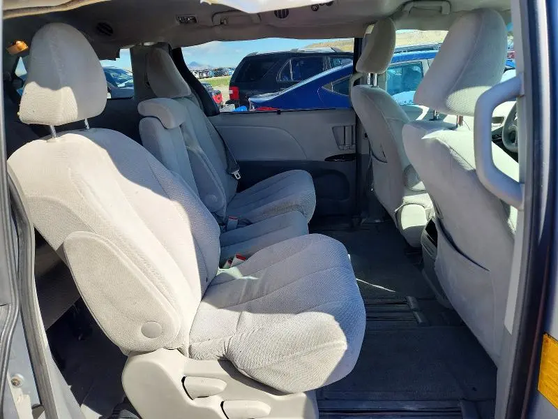 2011 TOYOTA SIENNA   