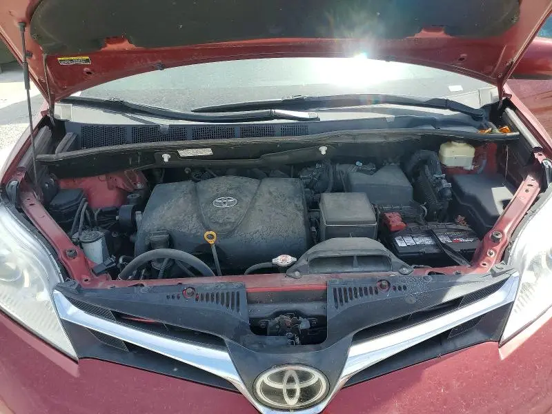 2018 TOYOTA SIENNA LE  