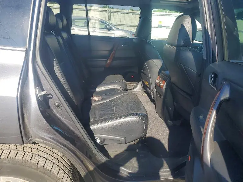 2013 TOYOTA HIGHLANDER LIMITED  