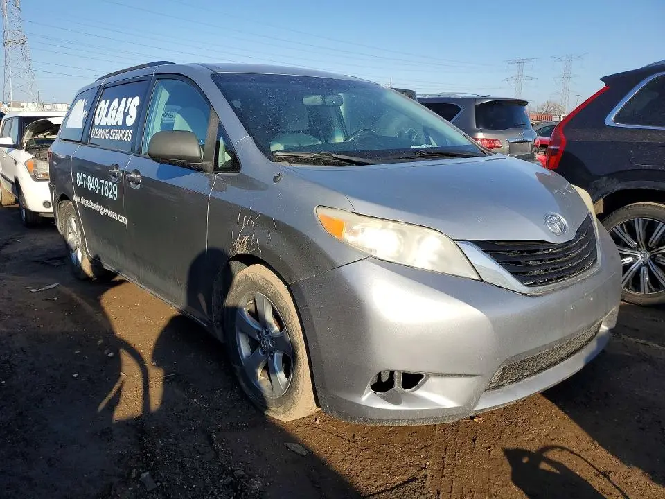 2011 TOYOTA SIENNA   