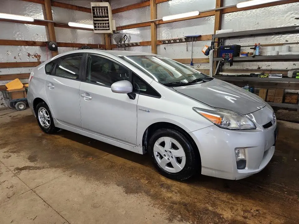 2010 TOYOTA PRIUS III  