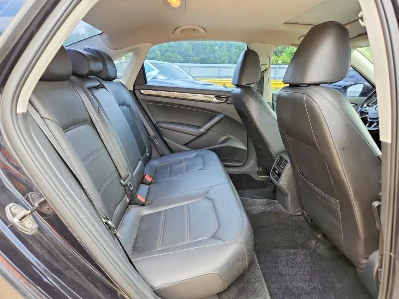 2017 VOLKSWAGEN PASSAT SE  