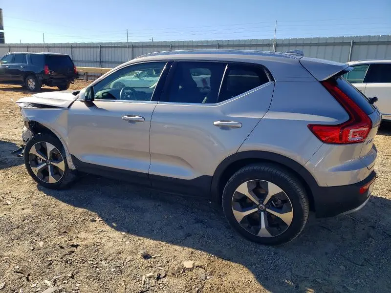 2023 VOLVO XC40 PLUS  