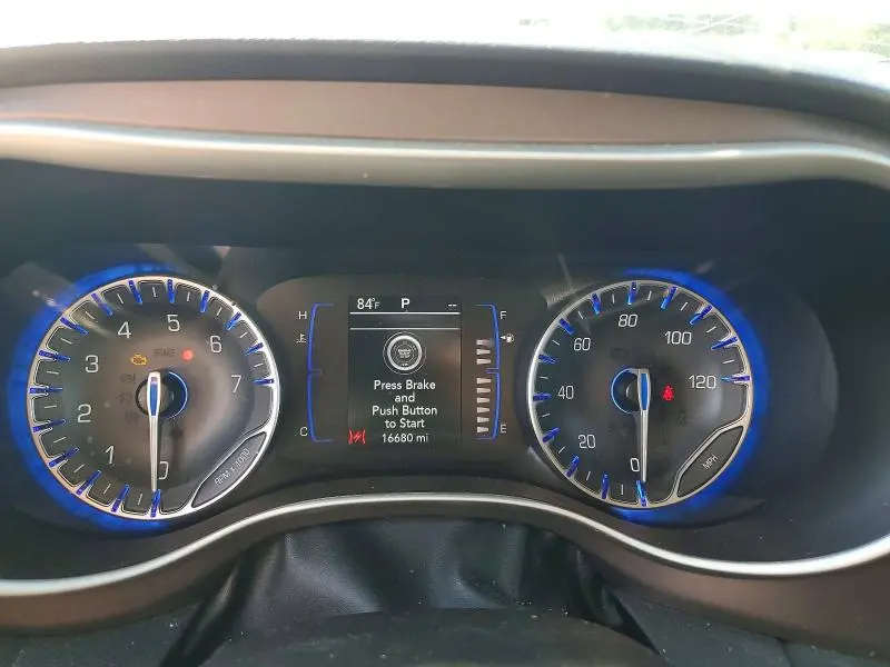 2023 CHRYSLER VOYAGER LX  