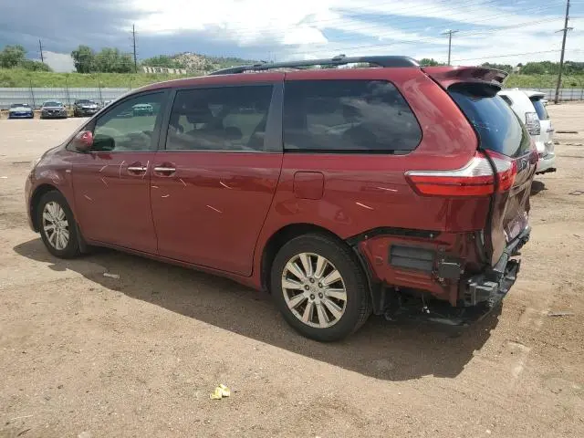 2017 TOYOTA SIENNA XLE  