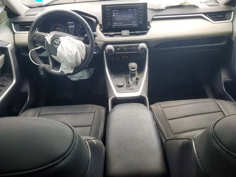 2022 TOYOTA RAV4 XLE  