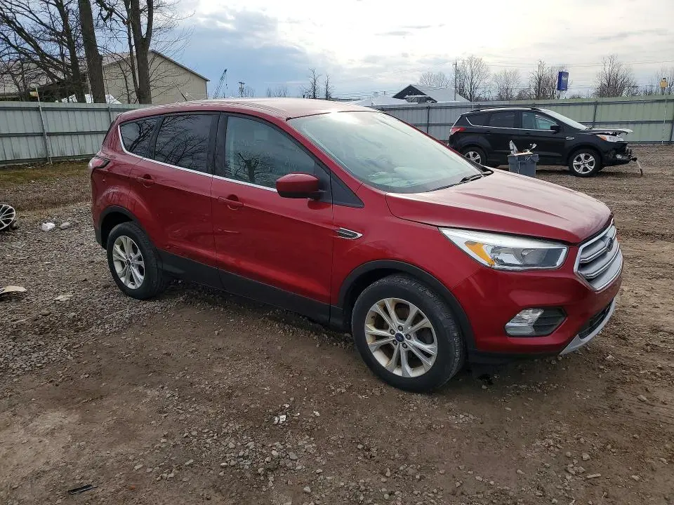 2017 FORD ESCAPE SE  