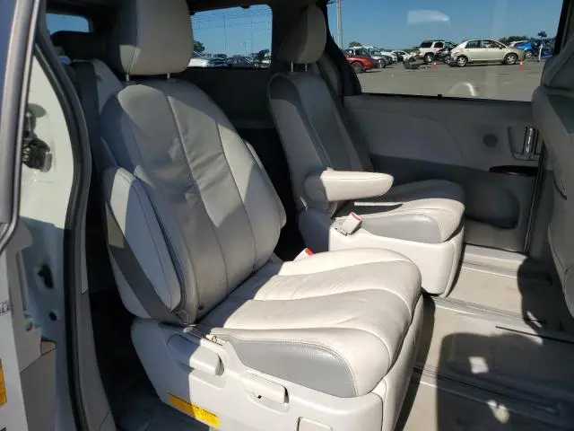 2013 TOYOTA SIENNA XLE  