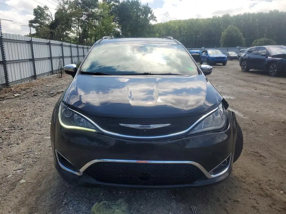 2017 CHRYSLER PACIFICA LIMITED  