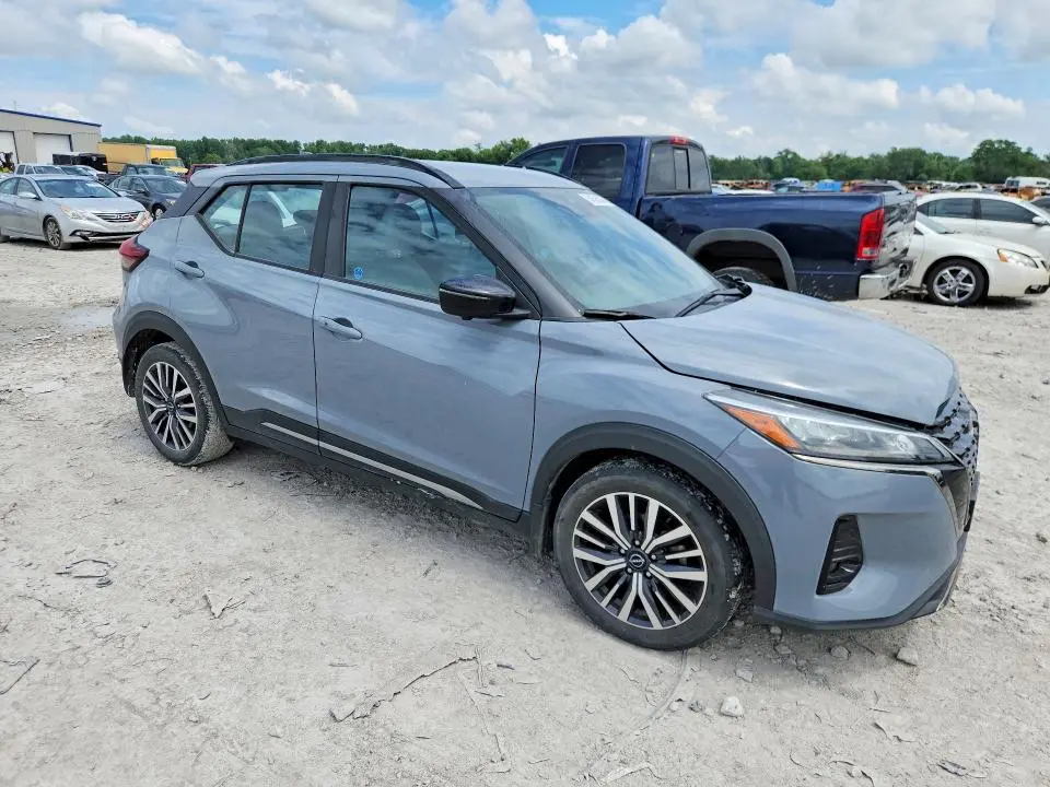 2023 NISSAN KICKS SR  