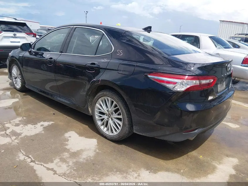 2020 TOYOTA CAMRY XLE HYBRID