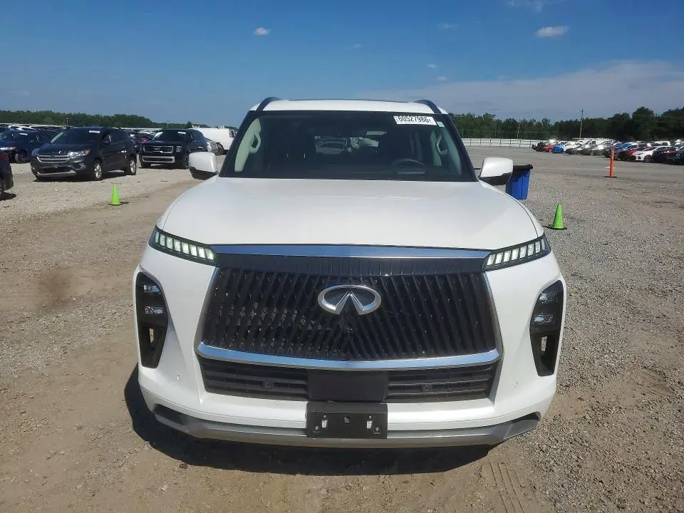 2025 INFINITI QX80 LUXE  