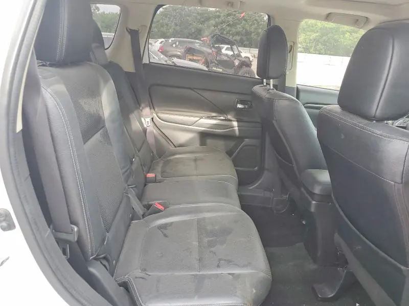 2016 MITSUBISHI OUTLANDER SE  