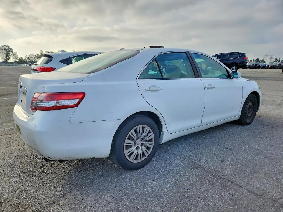 2011 TOYOTA CAMRY LE  
