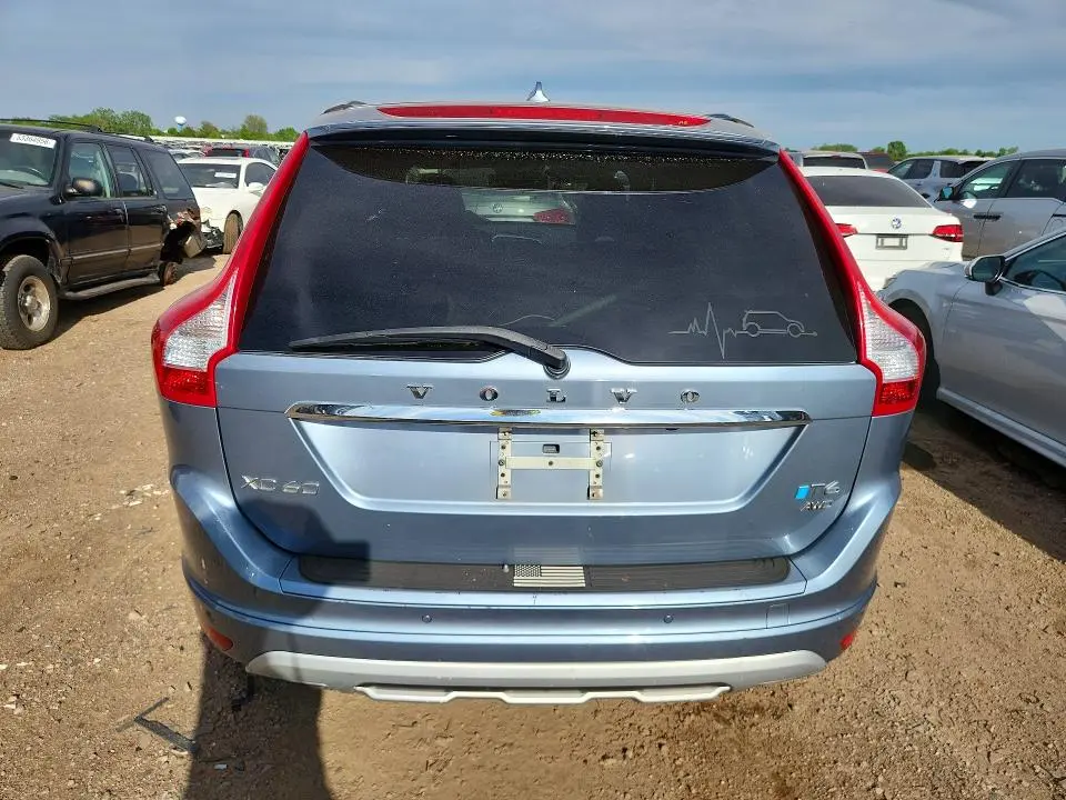 2017 VOLVO XC60 T6 DYNAMIC  
