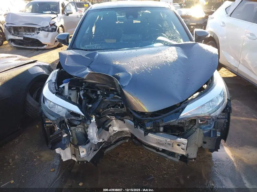 2022 TOYOTA C-HR XLE