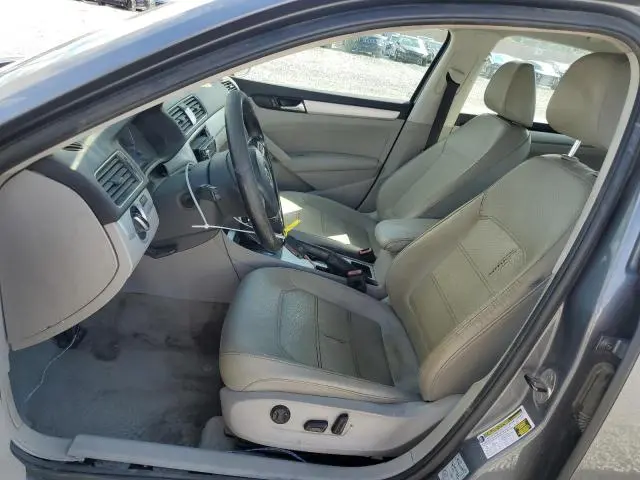 2013 VOLKSWAGEN PASSAT SE  