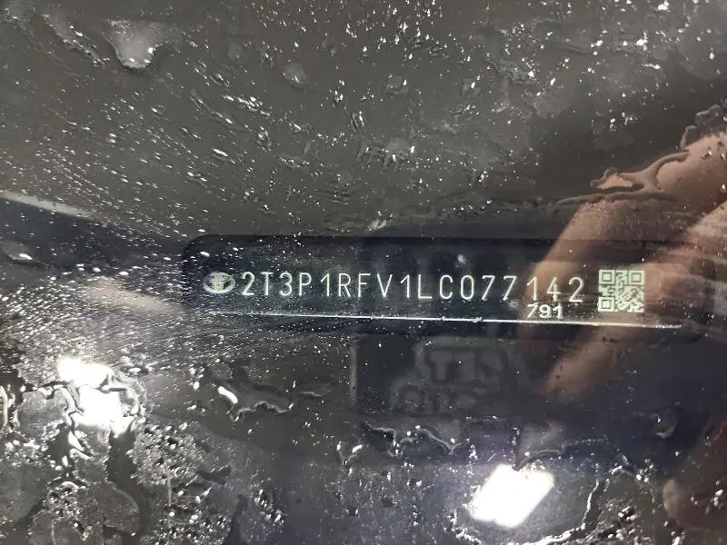 2020 TOYOTA RAV4 XLE  