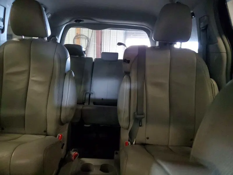 2014 TOYOTA SIENNA XLE 8-PASSENGER  