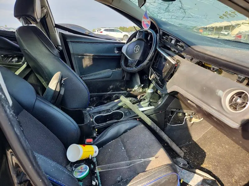 2017 TOYOTA COROLLA SE  
