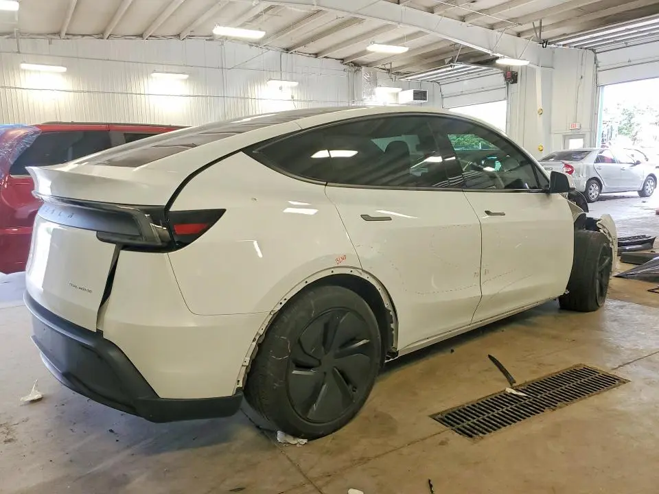 2026 TESLA MODEL Y   