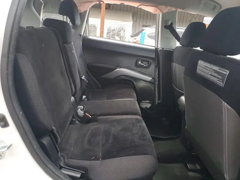 2010 MITSUBISHI OUTLANDER ES  