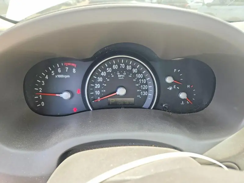 2011 KIA SEDONA LX  