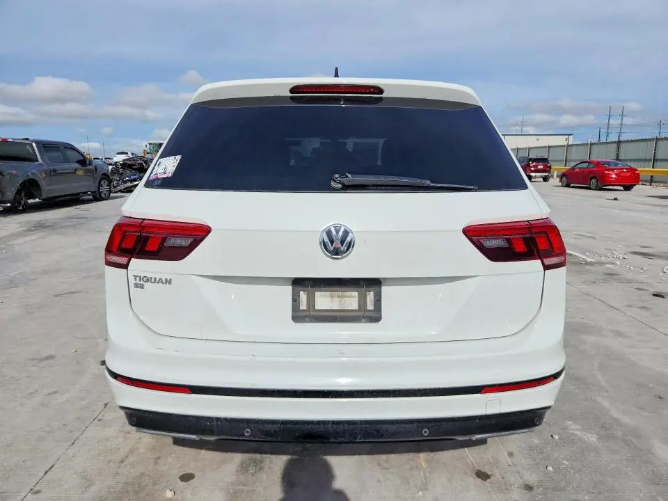 2021 VOLKSWAGEN TIGUAN SE  
