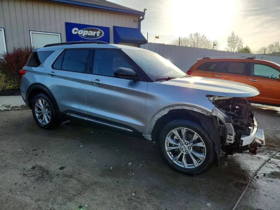 2022 FORD EXPLORER XLT  