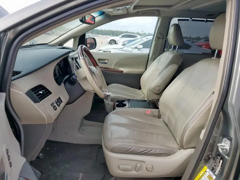 2011 TOYOTA SIENNA XLE