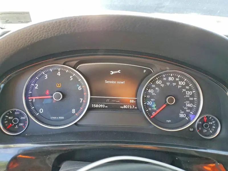 2011 VOLKSWAGEN TOUAREG V6  