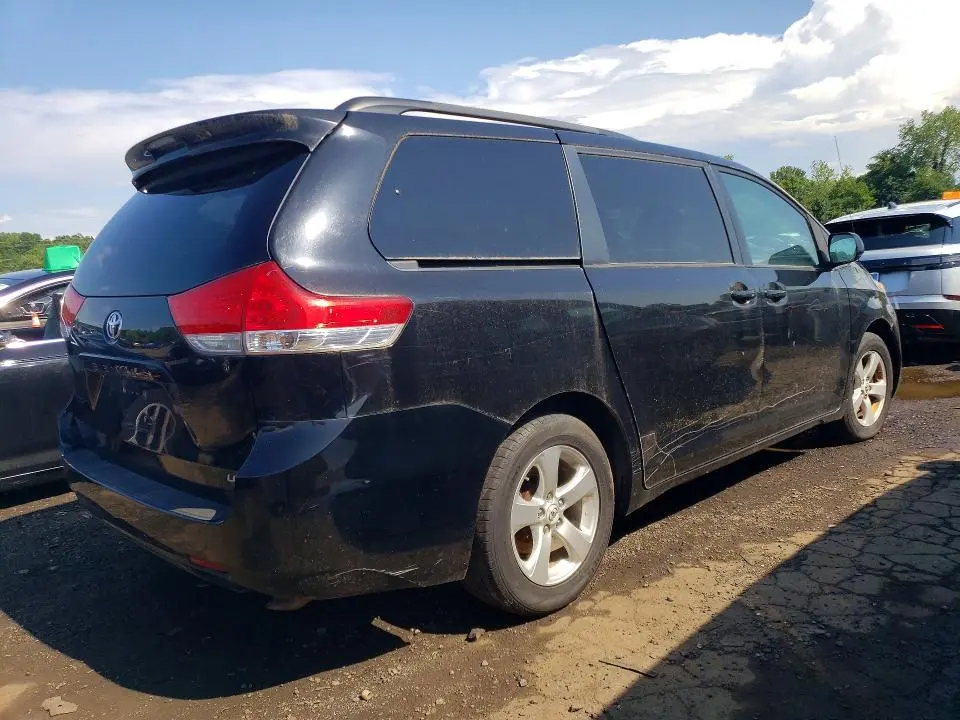 2012 TOYOTA SIENNA LE  