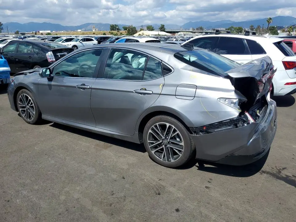 2025 TOYOTA CAMRY XLE  