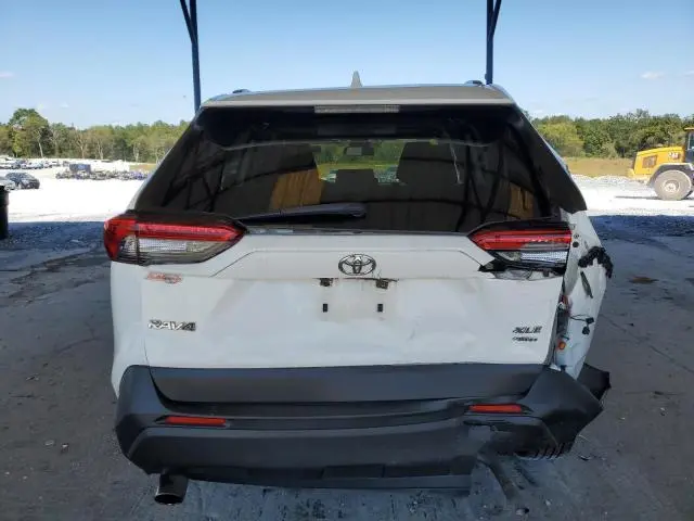 2020 TOYOTA RAV4 XLE