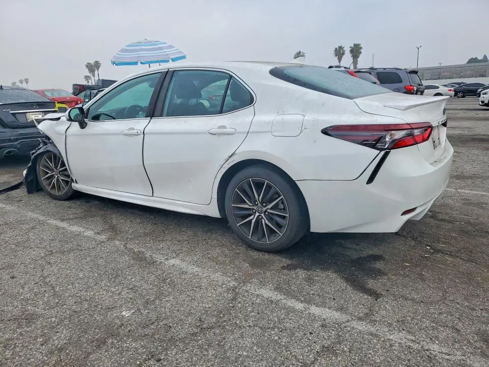 2021 TOYOTA CAMRY SE  
