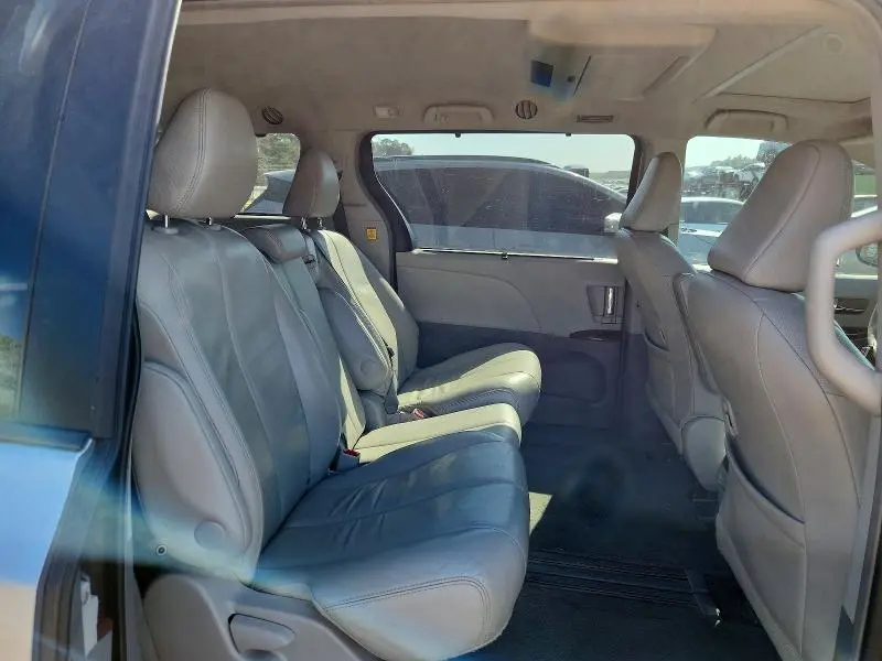 2013 TOYOTA SIENNA XLE  