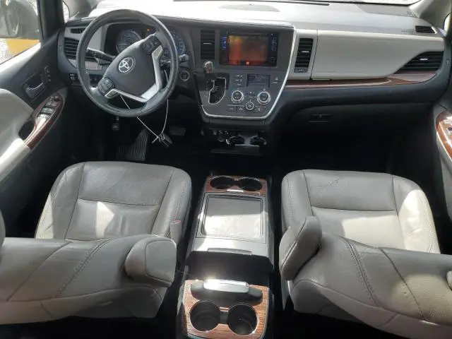 2017 TOYOTA SIENNA XLE  