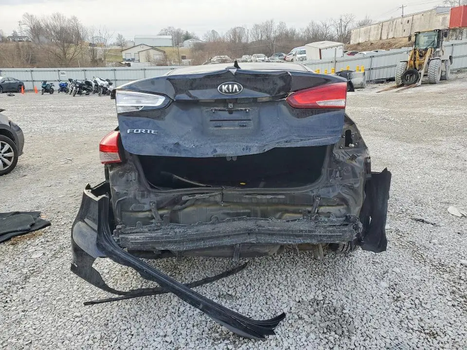 2017 KIA FORTE LX  