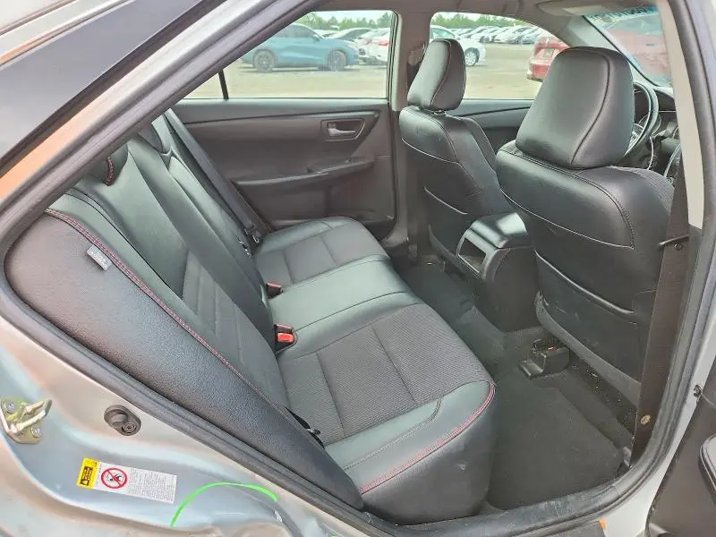 2016 TOYOTA CAMRY SE  