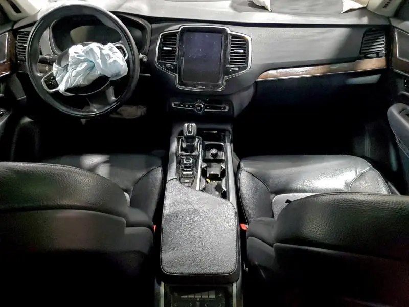 2017 VOLVO XC90 T6  