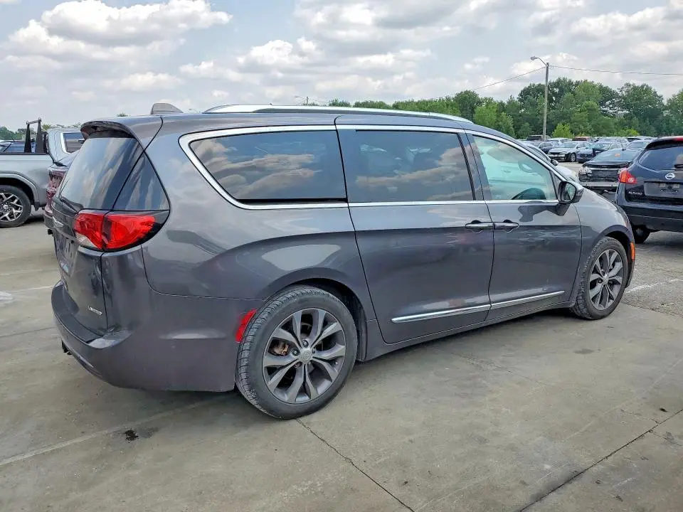2017 CHRYSLER PACIFICA LIMITED  