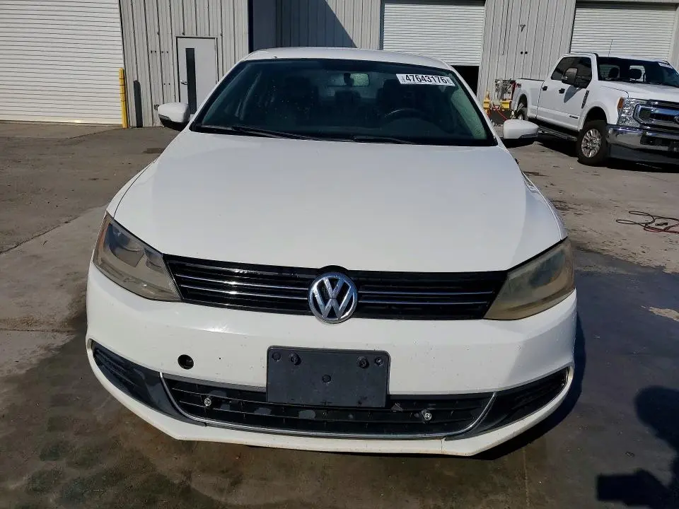 2013 VOLKSWAGEN JETTA SE  