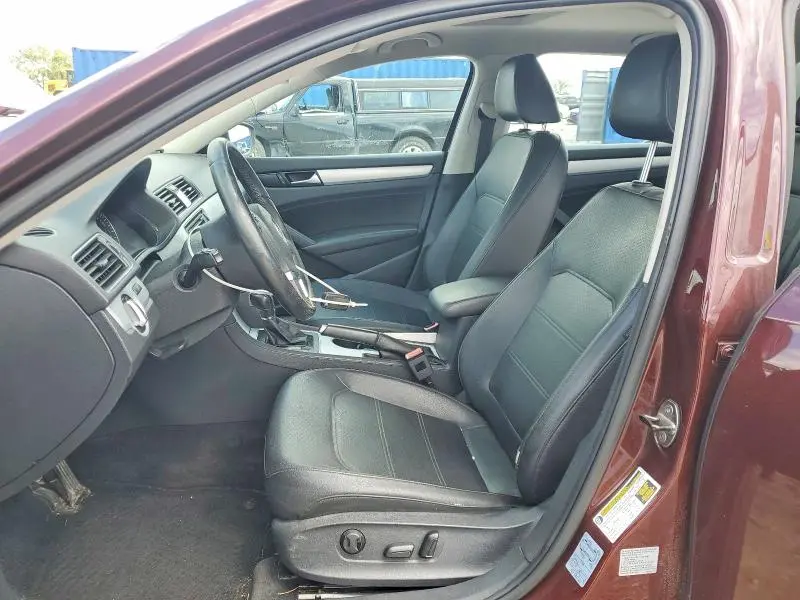 2013 VOLKSWAGEN PASSAT SE  