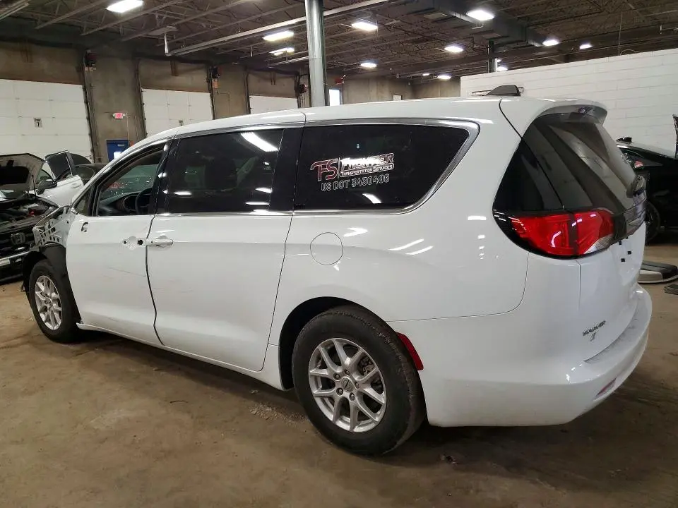 2023 CHRYSLER VOYAGER LX  